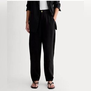 Everlane Women's Relaxed Chino pant in Black